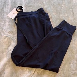 Fabletics Daria Jogger w/ pockets (NWT)